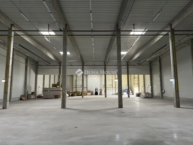 Kiadó kereskedelmi és ipari ingatlan Szentendre 2500 nm