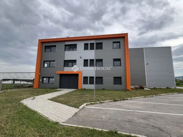 Kiadó kereskedelmi és ipari ingatlan Szentendre 2500 nm