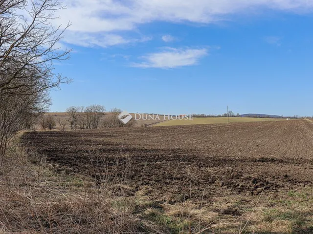 Eladó telek Csabdi 33700 nm
