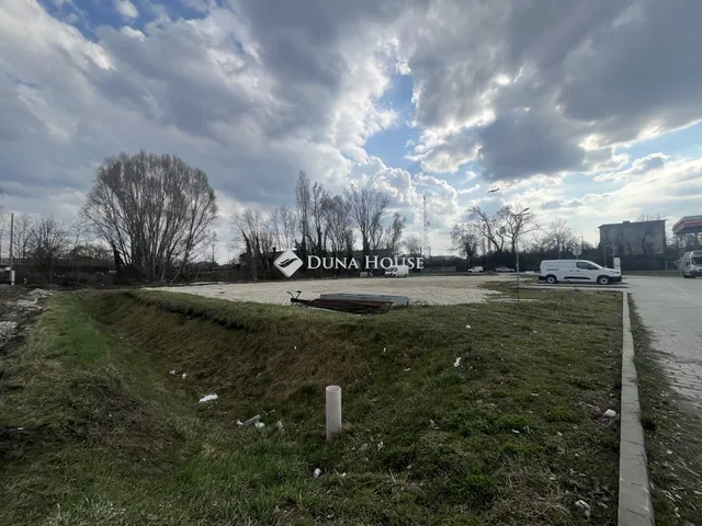Kiadó telek Budapest X. kerület 2200 nm