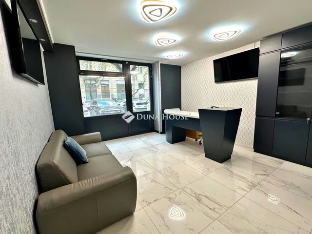 Eladó kereskedelmi és ipari ingatlan Budapest V. kerület 64 nm