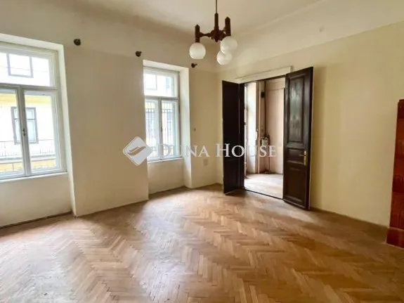 Eladó lakás Budapest VI. kerület 74 nm