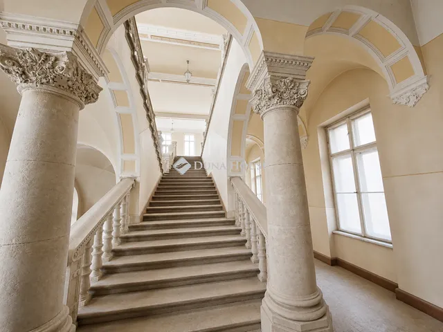 Eladó kereskedelmi és ipari ingatlan Budapest VI. kerület 9166 nm