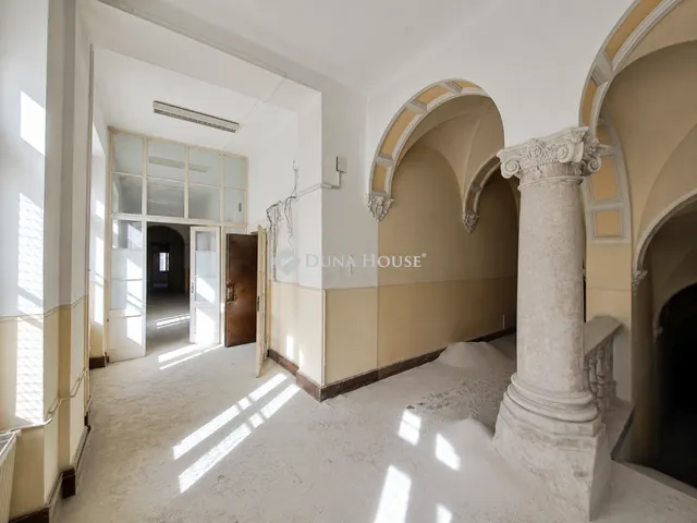 Eladó kereskedelmi és ipari ingatlan Budapest VI. kerület 9166 nm