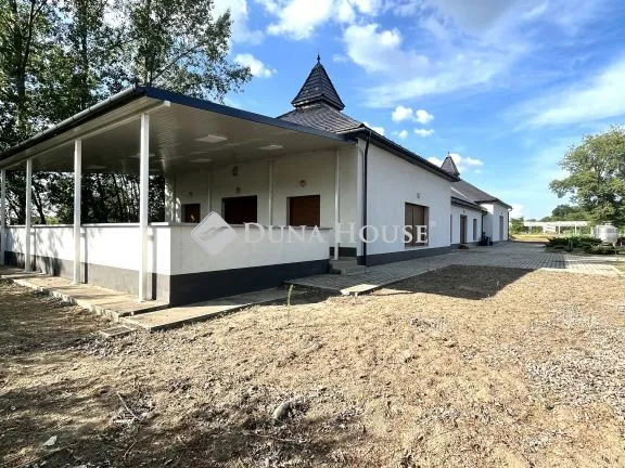 Eladó kereskedelmi és ipari ingatlan Hajdúsámson 488 nm