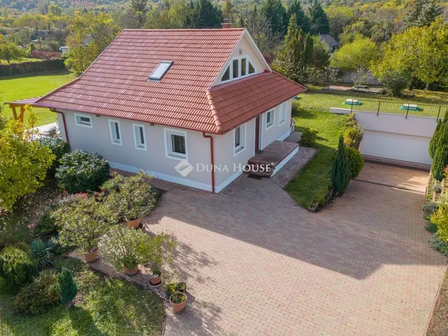 Eladó ház Pomáz, Donga utca 270 nm