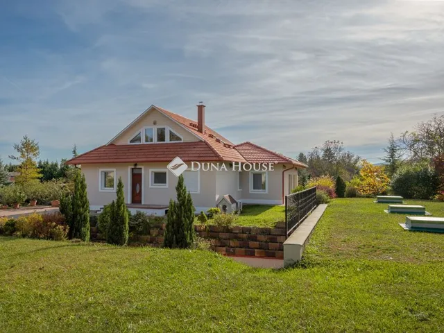 Eladó ház Pomáz, Donga utca 270 nm