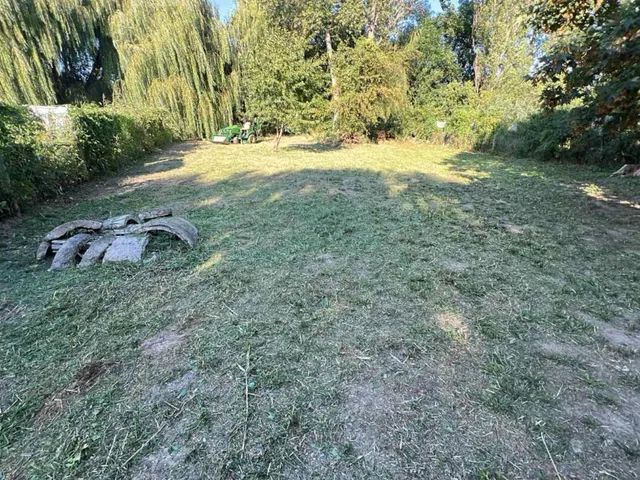 Eladó telek Tinnye 646 nm