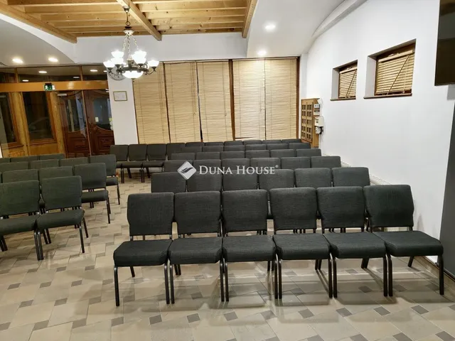 Eladó kereskedelmi és ipari ingatlan Budapest XVIII. kerület, Nagykőrösi út 450 nm