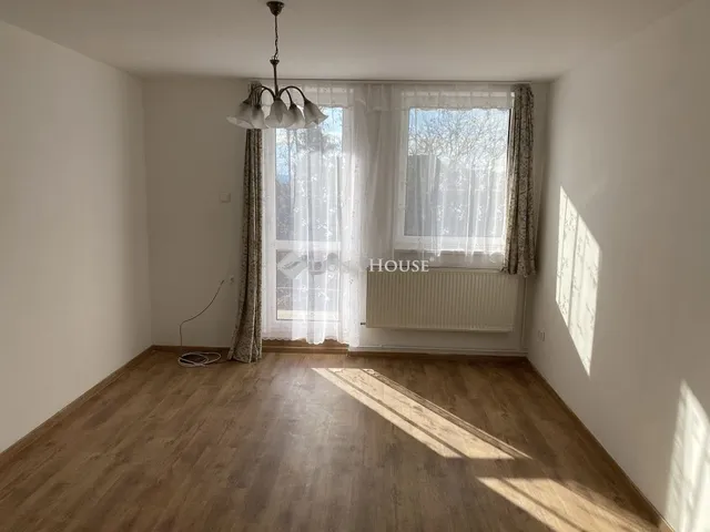 Kiadó lakás Budapest XI. kerület, Brassó út 100 nm