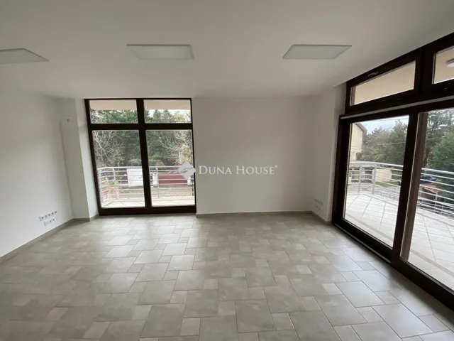 Kiadó kereskedelmi és ipari ingatlan Budapest XI. kerület 162 nm