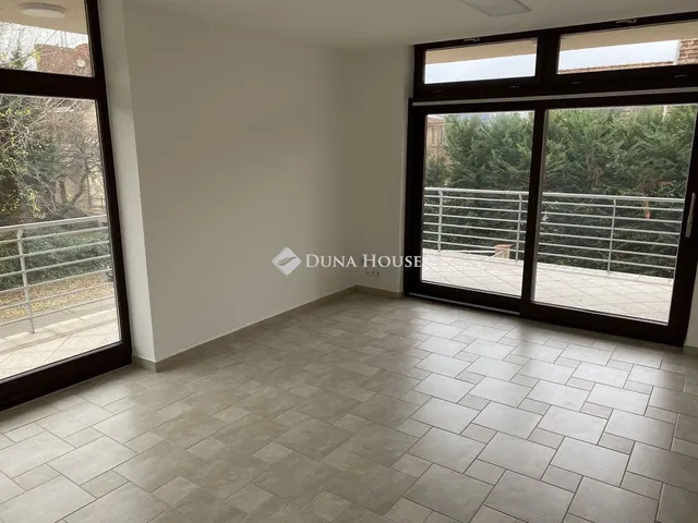 Kiadó kereskedelmi és ipari ingatlan Budapest XI. kerület, Csárda utca 162 nm