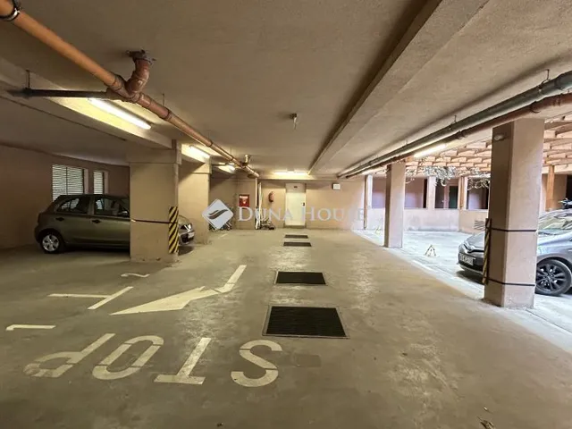 Eladó garázs Budapest XIV. kerület, Várna utca 15 nm