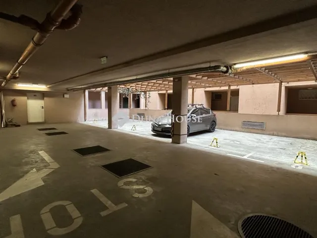 Eladó garázs Budapest XIV. kerület, Várna utca 15 nm