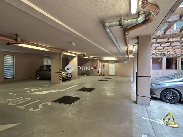 Eladó garázs Budapest XIV. kerület, Várna utca 15 nm