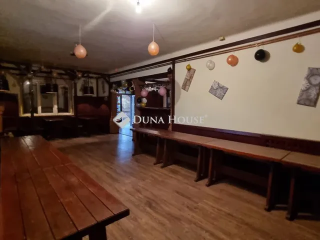 Eladó kereskedelmi és ipari ingatlan Tápióság 170 nm
