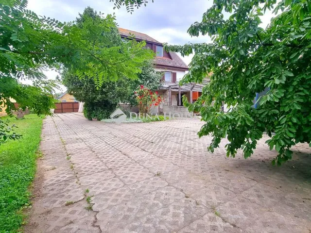 Eladó ház Kartal 272 nm