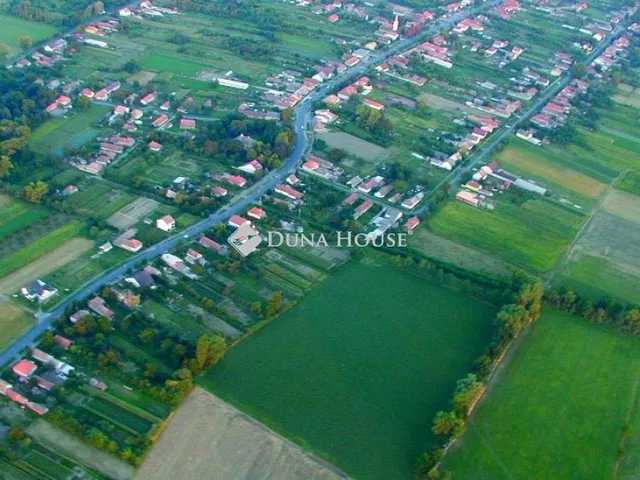 Eladó mezőgazdasági ingatlan Szilsárkány 1760 nm