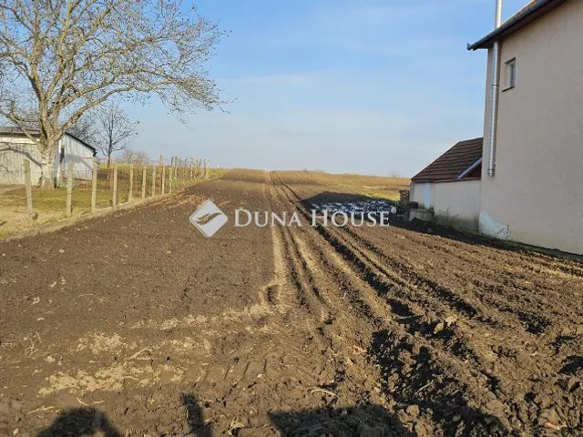 Eladó telek Tápiószentmárton 3751 nm
