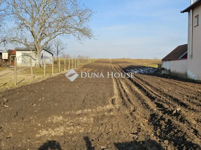 Eladó telek Tápiószentmárton 3751 nm