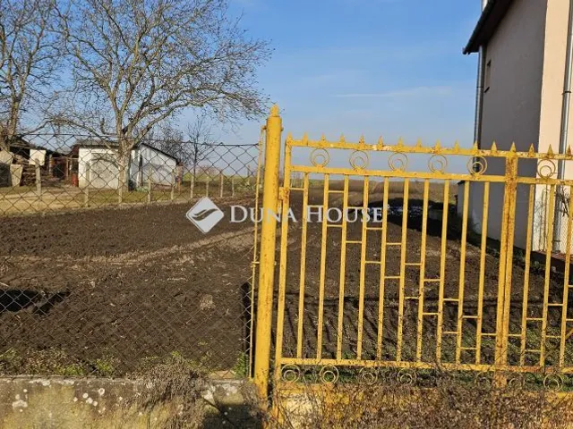 Eladó telek Tápiószentmárton 3751 nm