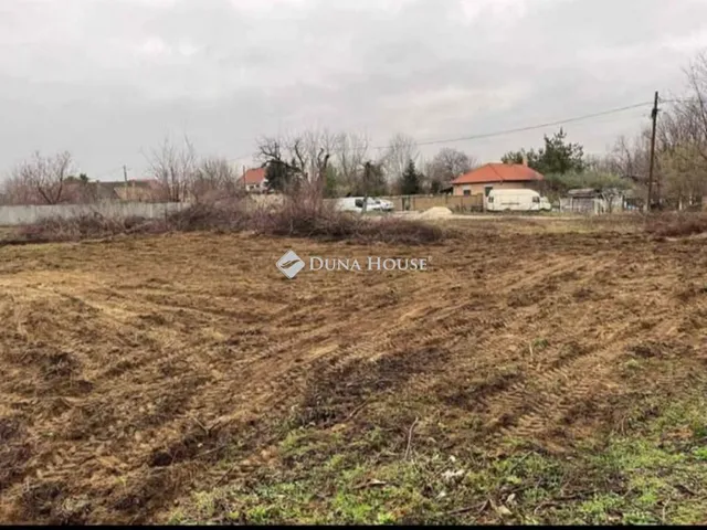 Eladó telek Szentmártonkáta 4301 nm