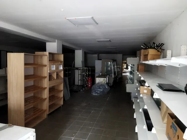 Eladó kereskedelmi és ipari ingatlan Erk 215 nm