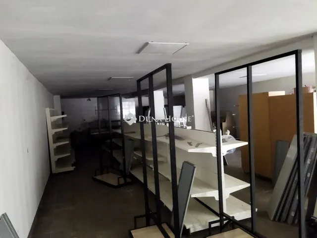 Eladó kereskedelmi és ipari ingatlan Erk 215 nm