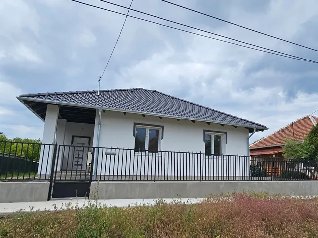 Eladó ház Tápióság 90 nm