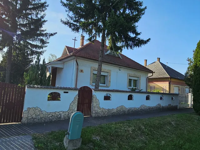 Eladó ház Tápiószecső 150 nm