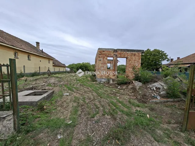 Eladó telek Tápiószentmárton 1725 nm