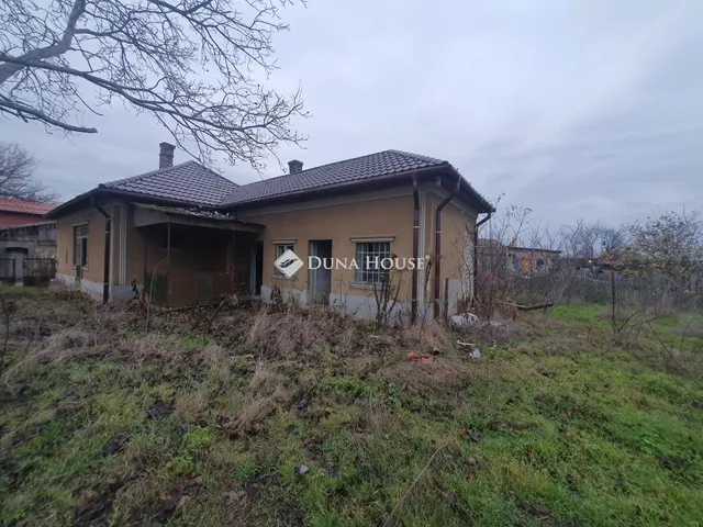 Eladó ház Törtel 74 nm