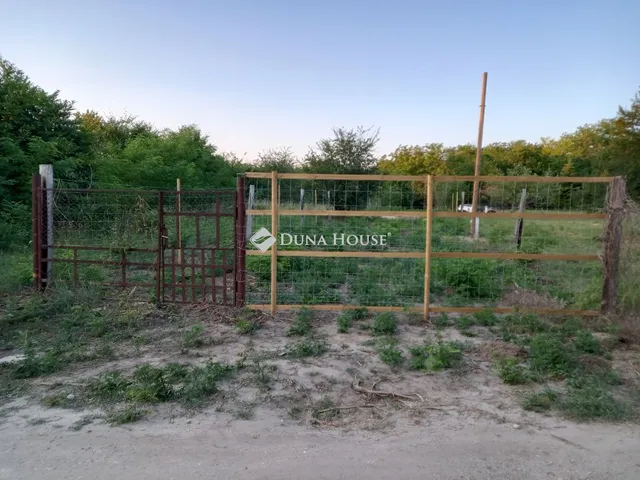 Eladó telek Isaszeg 698 nm