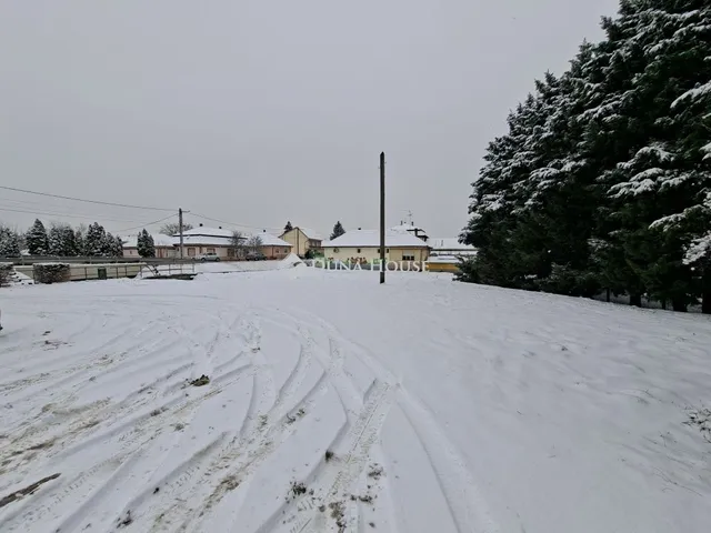 Eladó telek Dány 820 nm