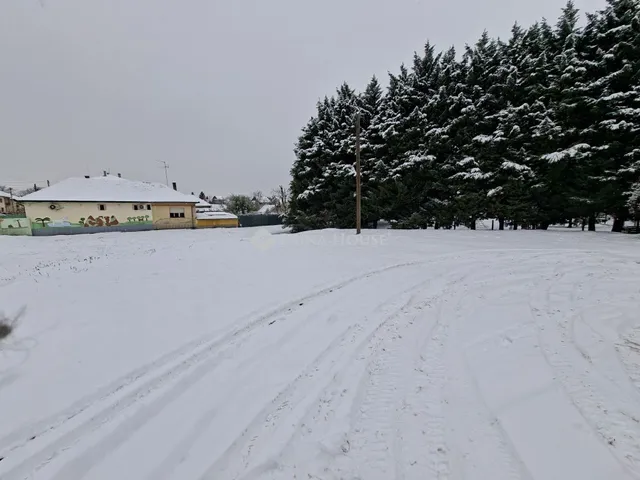 Eladó telek Dány 820 nm