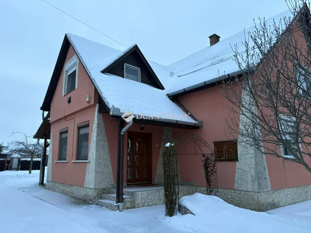 Eladó ház Úri 150 nm