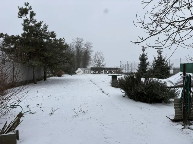 Eladó telek Úri 861 nm