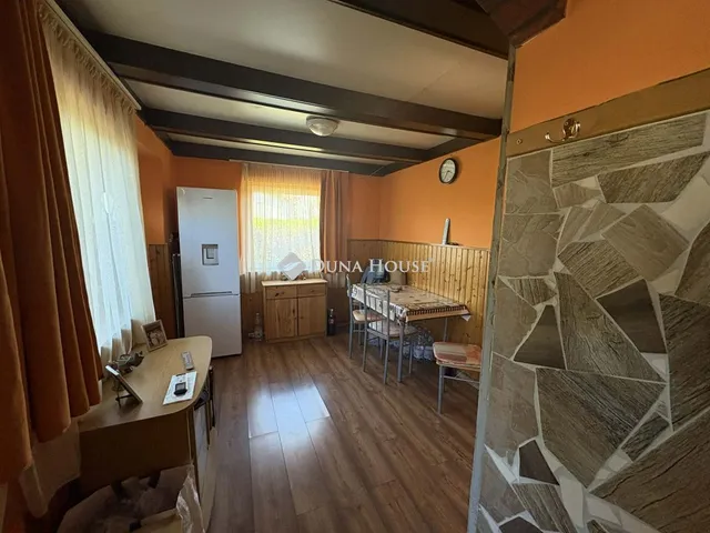 Eladó üdülő és hétvégi ház Gomba 20 nm