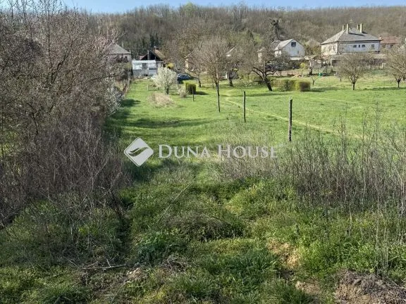 Eladó telek Valkó 792 nm