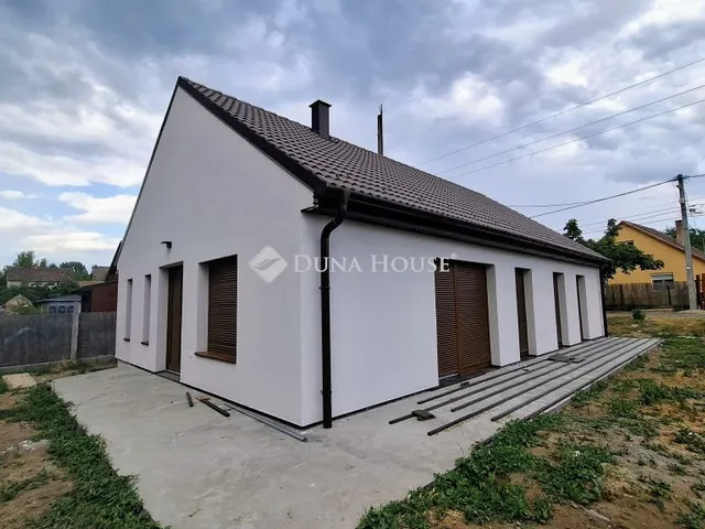Eladó ház Szada 111 nm