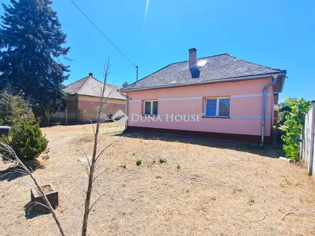 Eladó ház Tápióság 40 nm