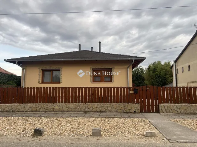 Eladó ház Kecel 96 nm