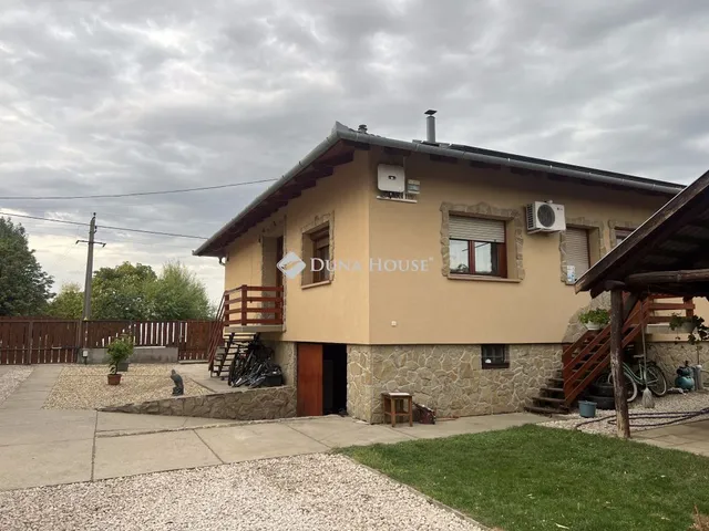 Eladó ház Kecel 96 nm