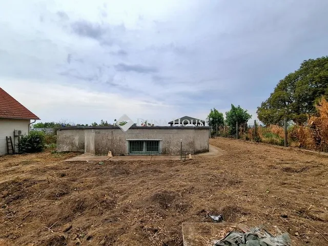 Eladó telek Szada 815 nm