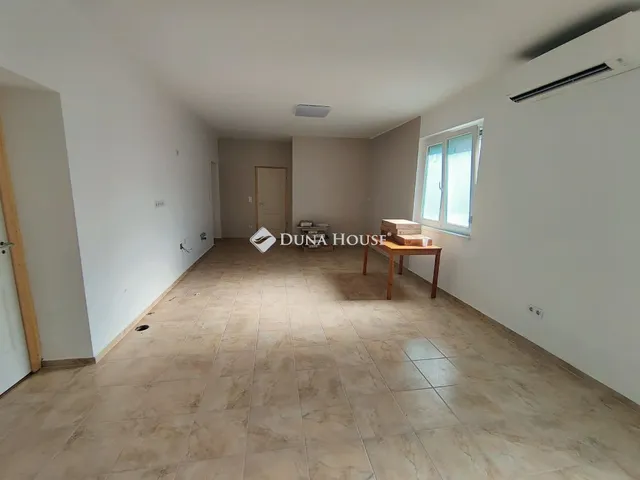 Kiadó ház Monor 85 nm