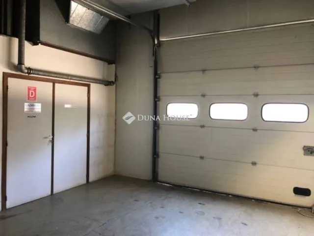 Eladó kereskedelmi és ipari ingatlan Szekszárd 14337 nm