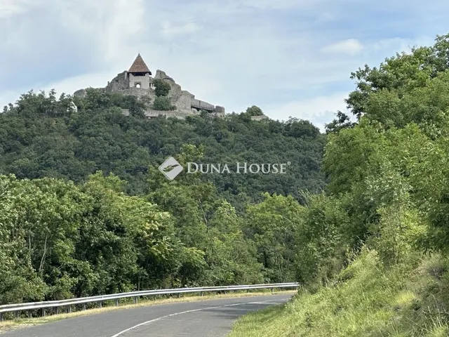Eladó telek Visegrád 1342 nm