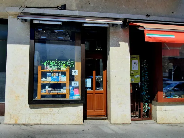 Kiadó kereskedelmi és ipari ingatlan Budapest II. kerület 12 nm