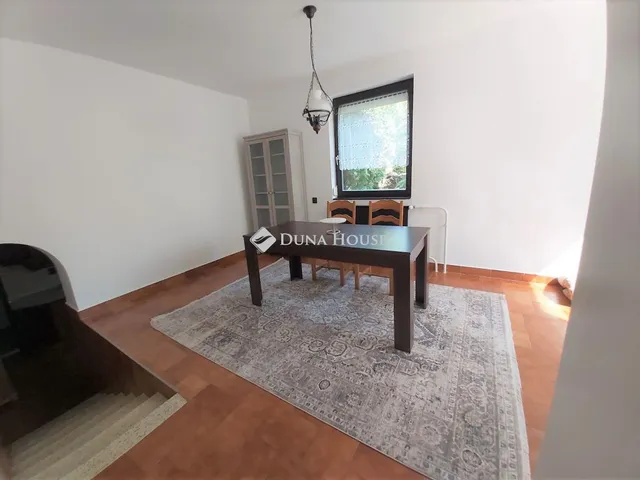 Kiadó ház Nagykovácsi, Arany János utca 220 nm