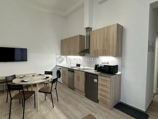 Kiadó lakás Budapest VIII. kerület, Rákóczi út 136 nm